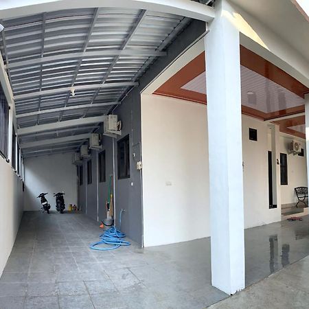 Kusuma Raya Guest House Srondolwetan Exterior photo