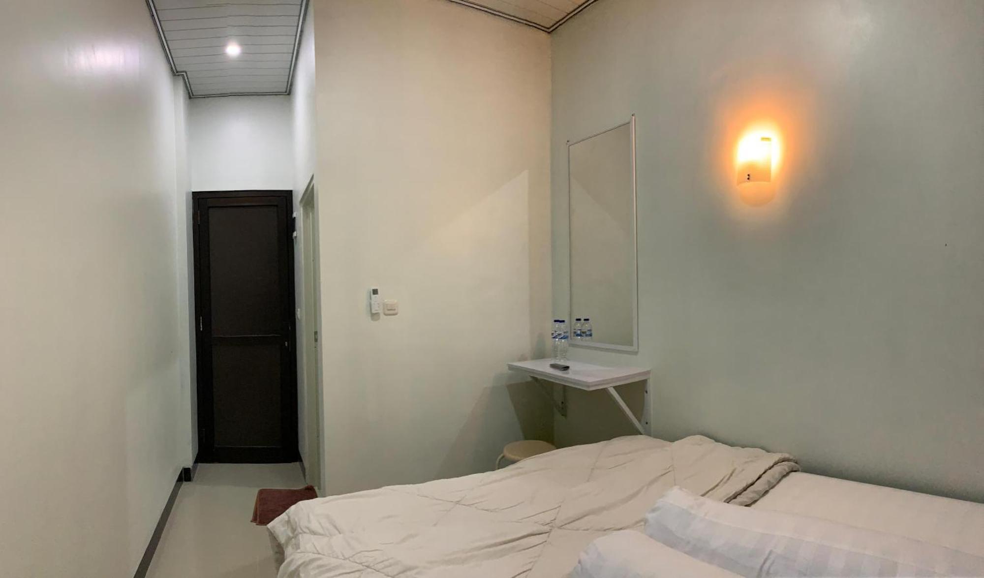 Kusuma Raya Guest House Srondolwetan Exterior photo