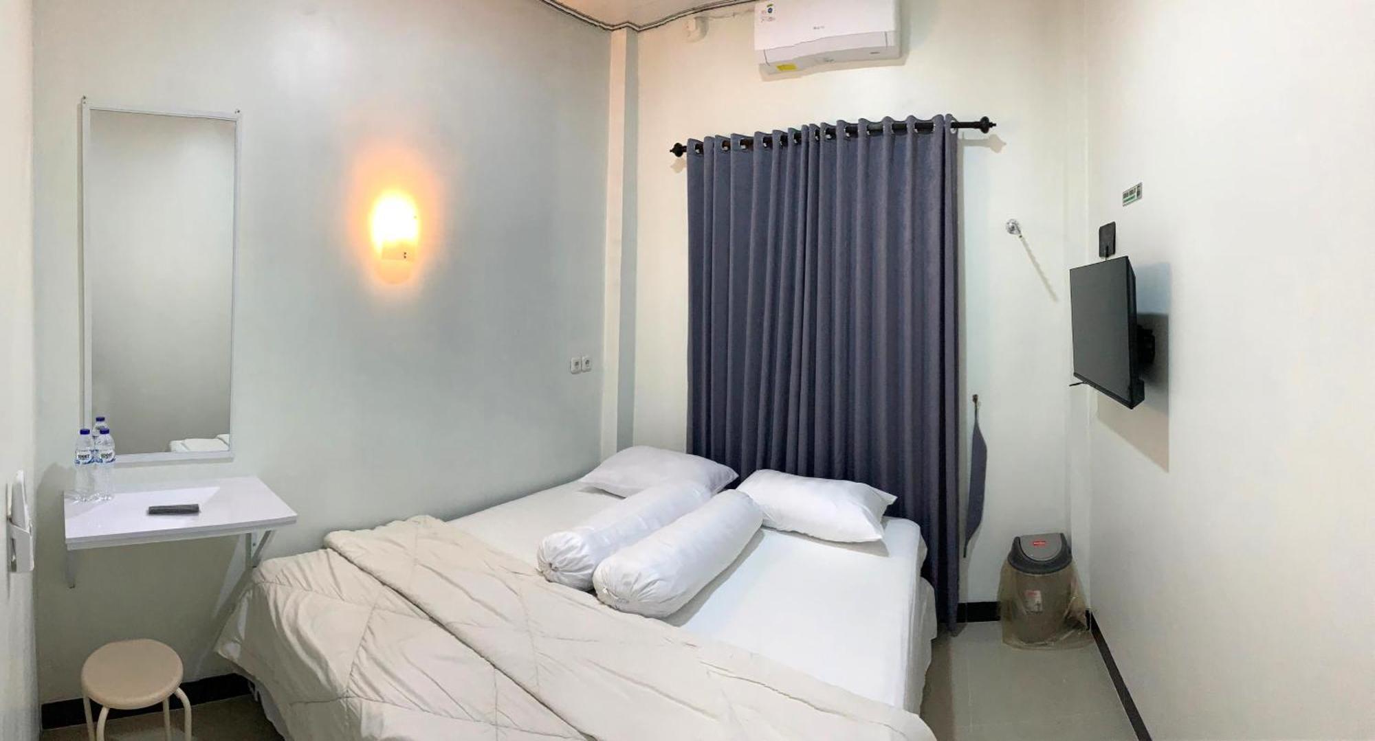 Kusuma Raya Guest House Srondolwetan Exterior photo
